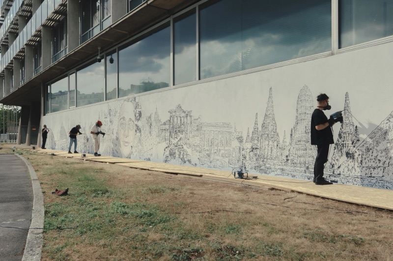 The studio team carving the Substratum bas-relief along the UNESCO Headquarters facade, Paris