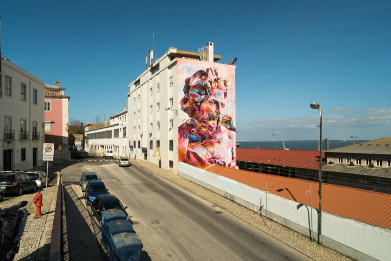 PichiAvo Poseidon mural on a full building flank, Calçada de Santa Apolónia, Lisbon