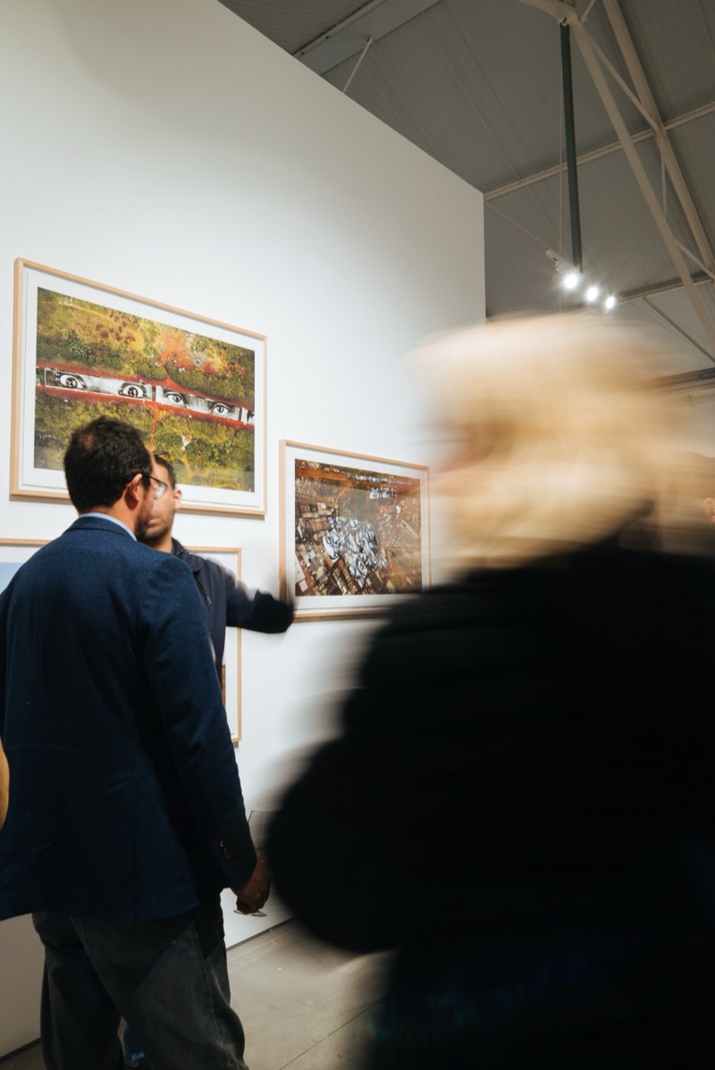 Visitors in motion before the works, JR Through My Window, 2025
